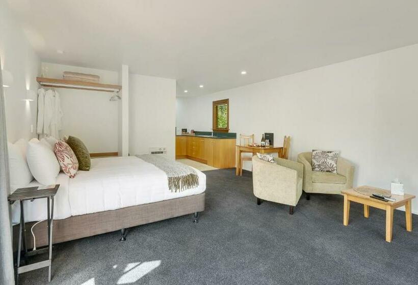 스탠다드 스튜디오, Harrogate Gardens Motel