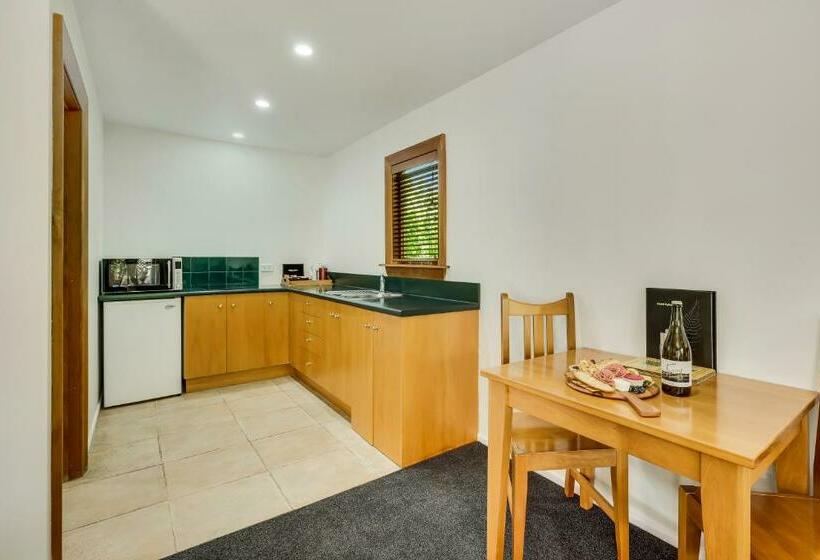 스탠다드 스튜디오, Harrogate Gardens Motel