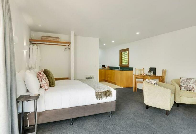스탠다드 스튜디오, Harrogate Gardens Motel