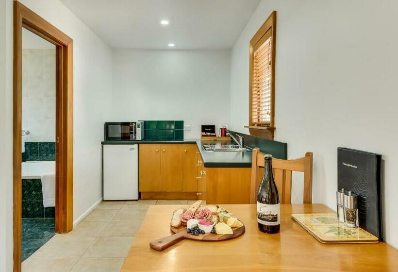 스탠다드 스튜디오, Harrogate Gardens Motel