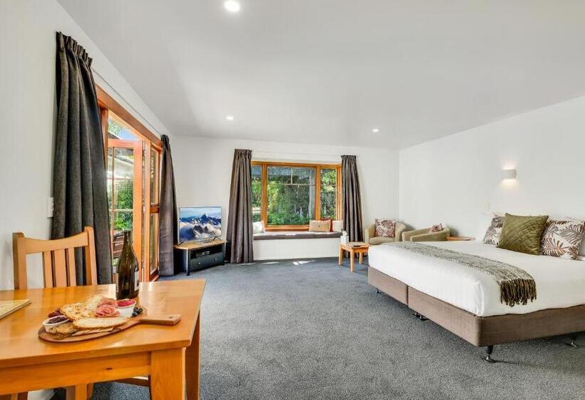 스탠다드 스튜디오, Harrogate Gardens Motel