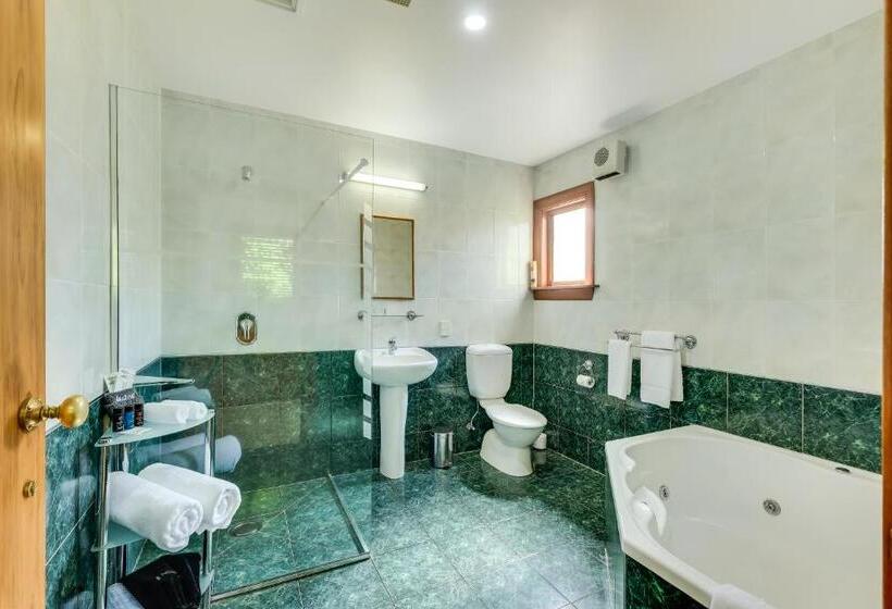 스탠다드 스튜디오, Harrogate Gardens Motel