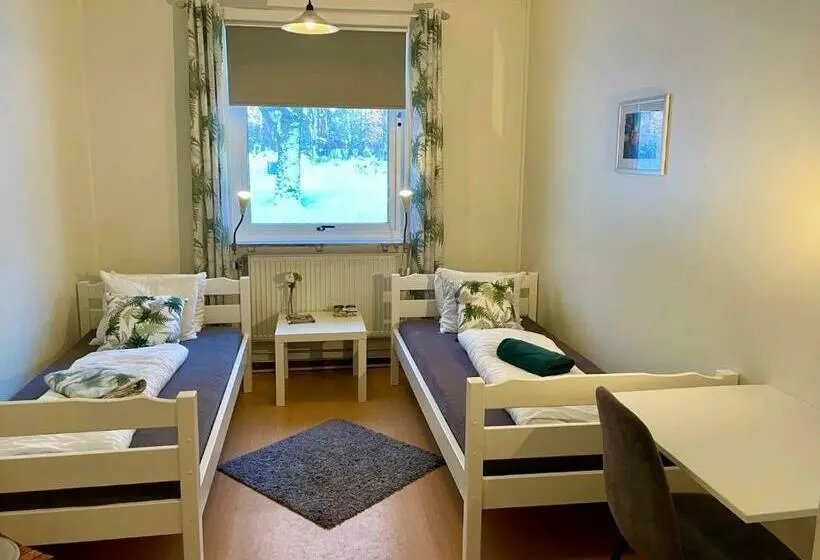バス共有のスタンダードルーム, Hällefors Vandrarhem Hostel & Kanotcenter