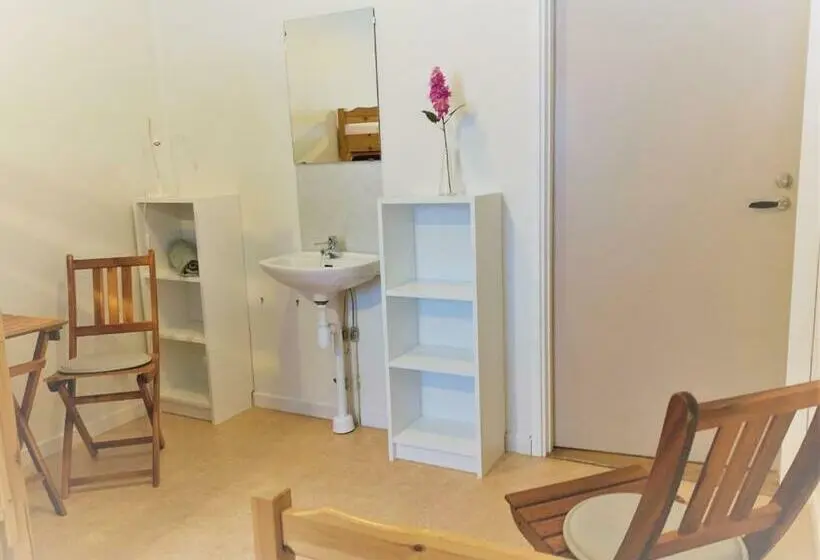 バス共有のスタンダードルーム, Hällefors Vandrarhem Hostel & Kanotcenter