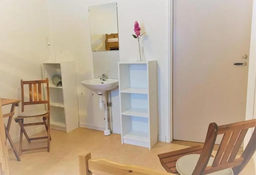バスルーム共有のトリプルスタンダード, Hällefors Vandrarhem Hostel & Kanotcenter