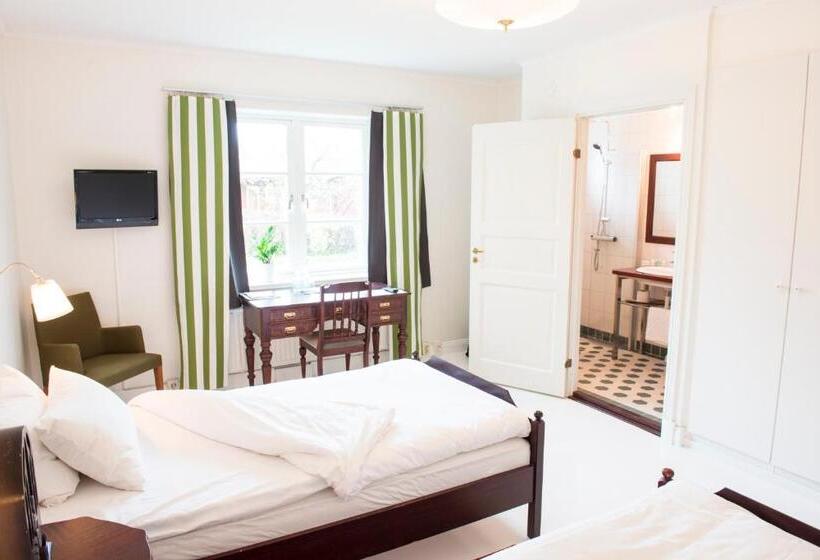 スタンダードトリプルルーム, 32 Rum & Kök