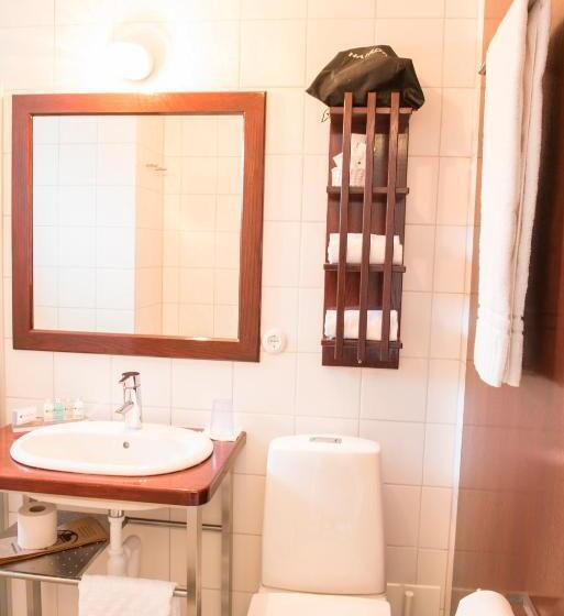 スタンダードトリプルルーム, 32 Rum & Kök