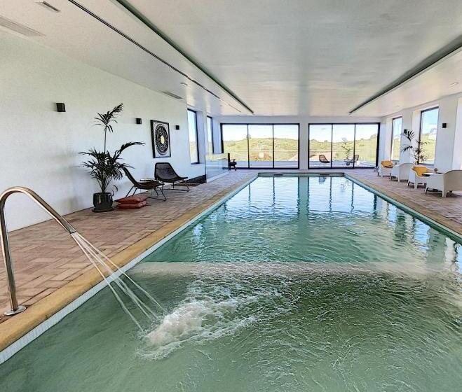 带按摩浴盆的套房, Monte Do Malhao Art, Eco & Spa