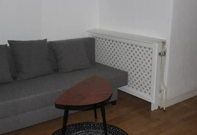 Perhehuone, Skivarps Gästgivaregård