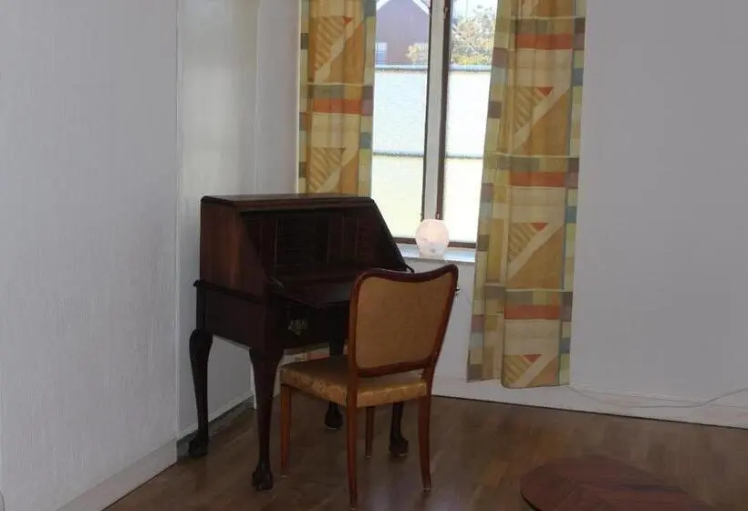 Perhehuone, Skivarps Gästgivaregård