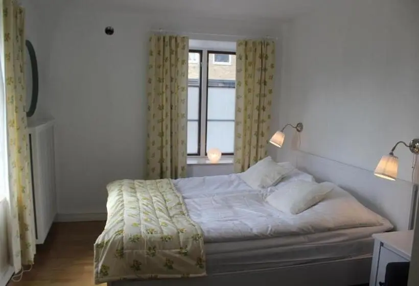 Perhehuone, Skivarps Gästgivaregård