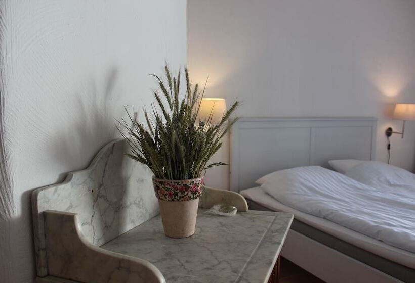 Номер Стандарт, Skivarps Gästgivaregård