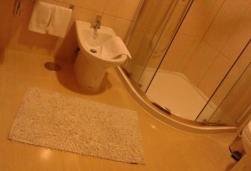 اتاق استاندارد, Tic Tac