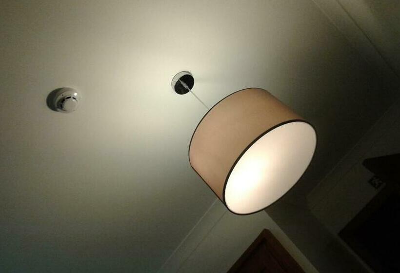 اتاق استاندارد سه نفره, Tic Tac