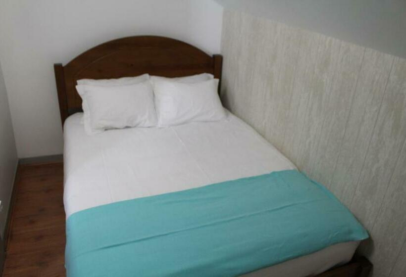 جناح, Meeting Hostel