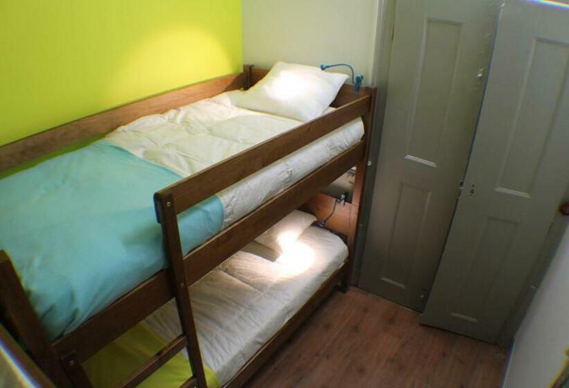 غرفة أساسية, Meeting Hostel