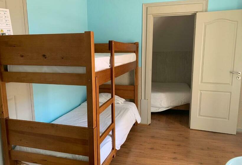 جناح, Meeting Hostel