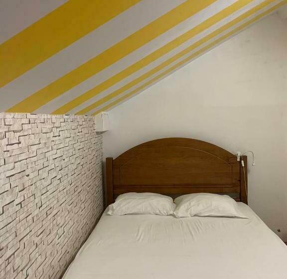 جناح, Meeting Hostel