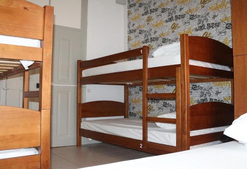 سرير فى غرفة مشتركه, Meeting Hostel