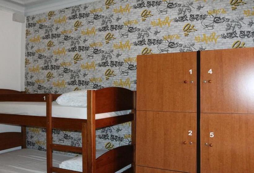 سرير فى غرفة مشتركه, Meeting Hostel