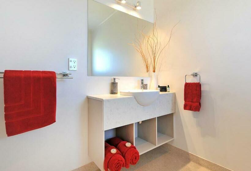 スタンダードスタジオ, Mohua Motels