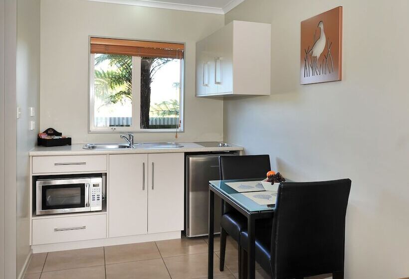 スタンダードスタジオ, Mohua Motels