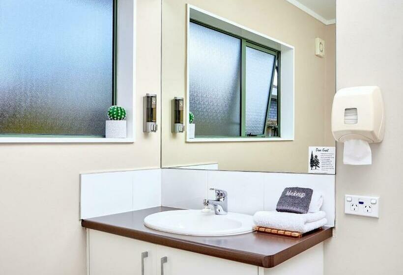 スタンダードスタジオ, Barringtons Motor Lodge