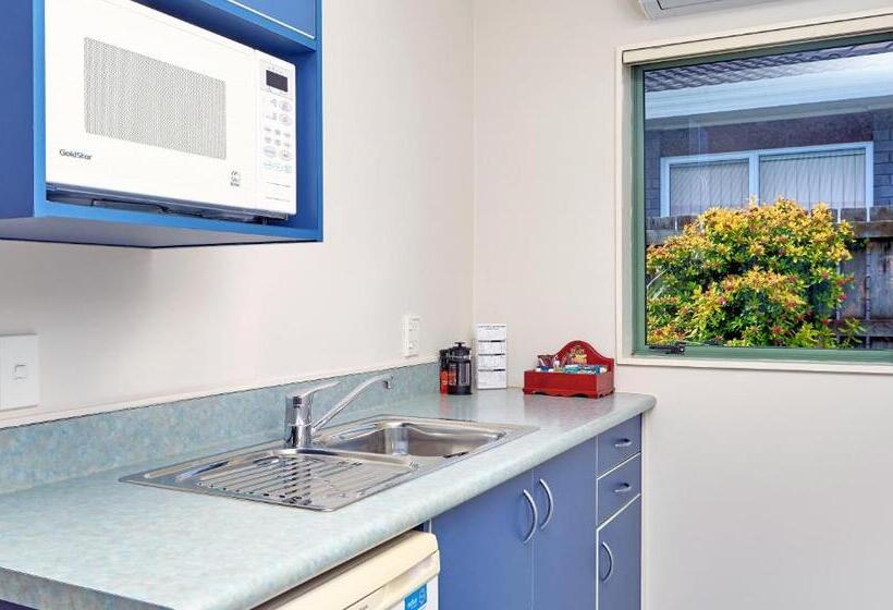 デラックススタジオ, Barringtons Motor Lodge