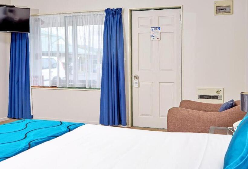 סטודיו דלוקס, Barringtons Motor Lodge