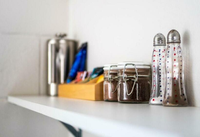 침실 1개 아파트, Clyde Central