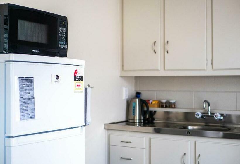 2침실 패밀리 아파트, Clyde Central