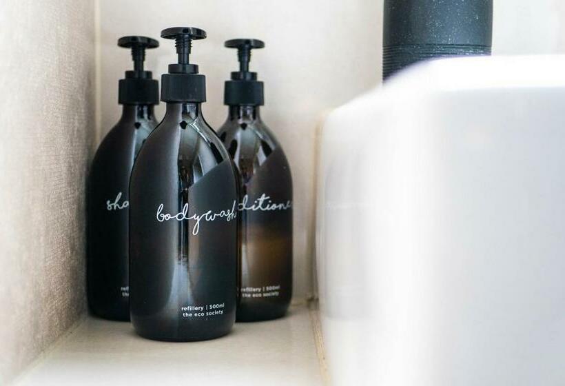 2침실 패밀리 아파트, Clyde Central