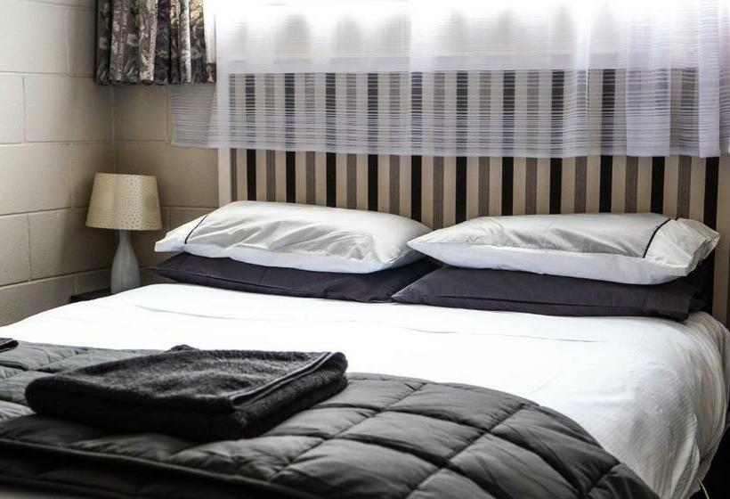 2침실 패밀리 아파트, Clyde Central