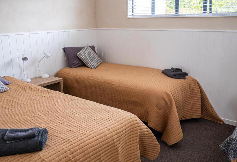 2침실 패밀리 아파트, Clyde Central