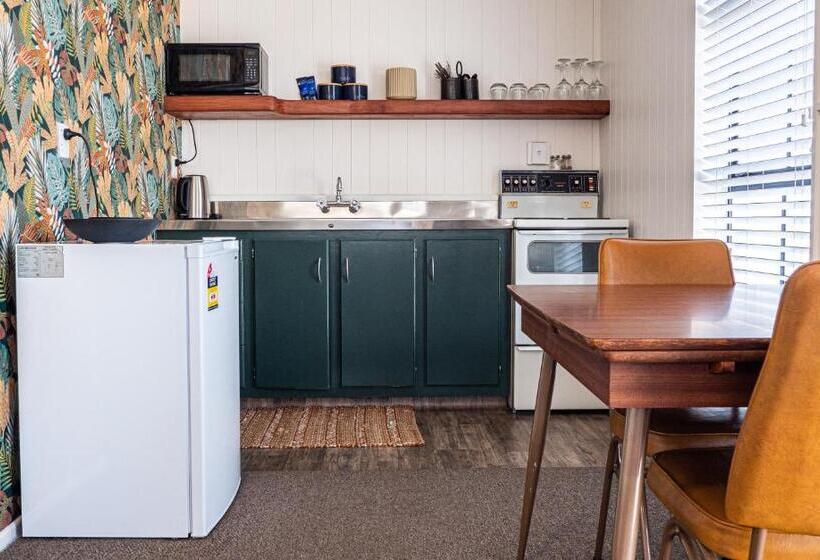 2침실 패밀리 아파트, Clyde Central