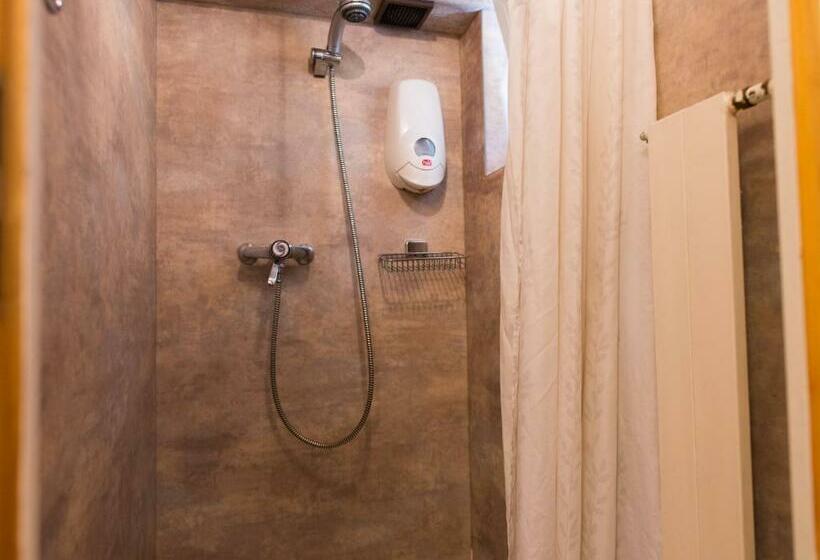 バスルーム共有のトリプルスタンダード, Gasthaus Pension Zum Turm