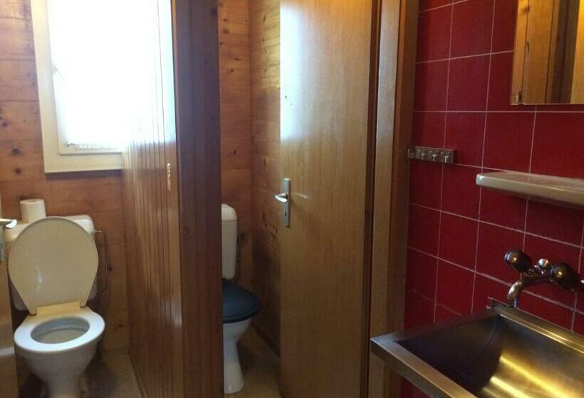 스탠다드 4인용 룸 공용 욕실, Gruppenhaus Rosy   Hostel