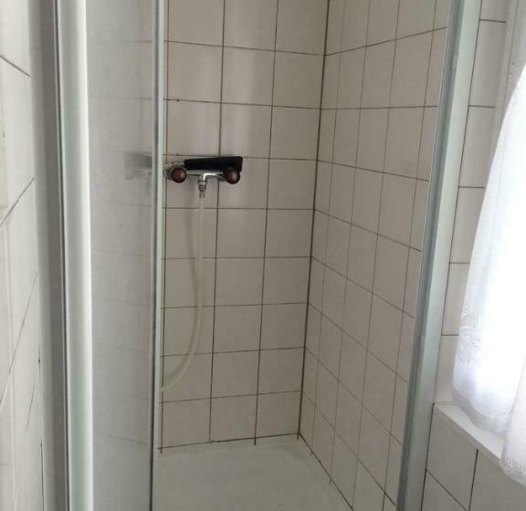 标准四人间共用浴室, Gruppenhaus Rosy   Hostel