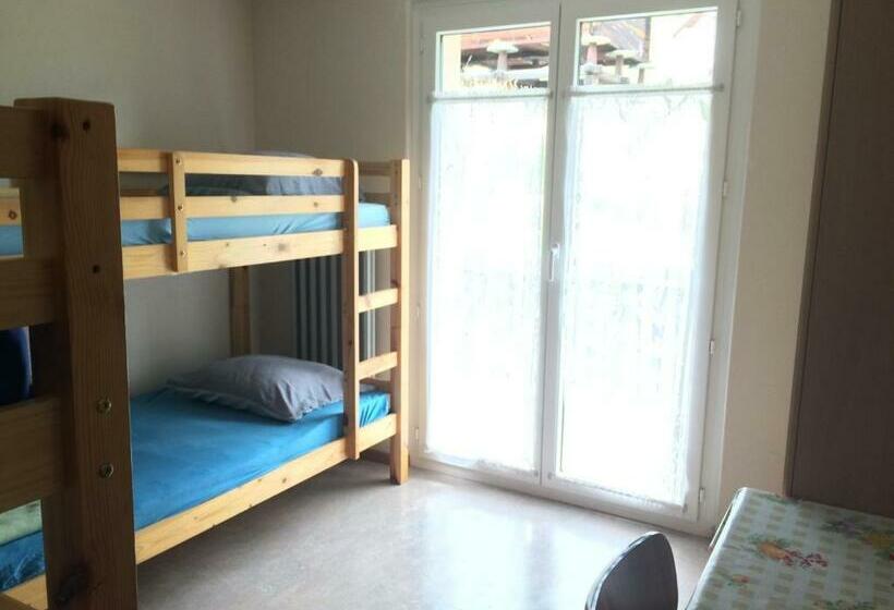 스탠다드 4인용 룸 공용 욕실, Gruppenhaus Rosy   Hostel