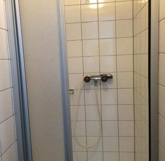 패밀리 룸 공용 욕실, Gruppenhaus Rosy   Hostel