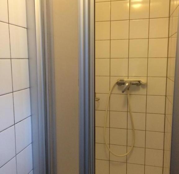 패밀리 룸 공용 욕실, Gruppenhaus Rosy   Hostel