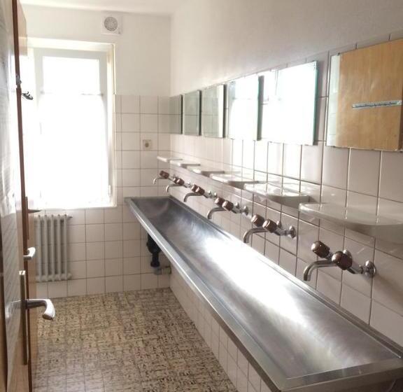 家庭房间共用浴室, Gruppenhaus Rosy   Hostel