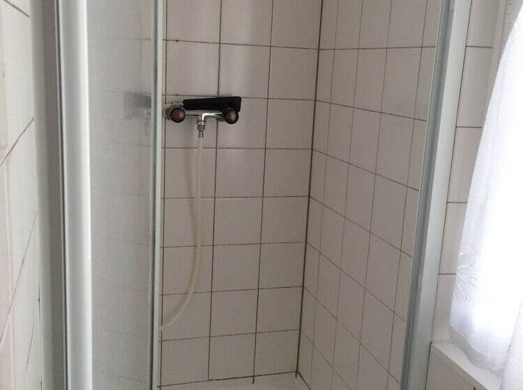 带共用浴室的标准房间, Gruppenhaus Rosy   Hostel