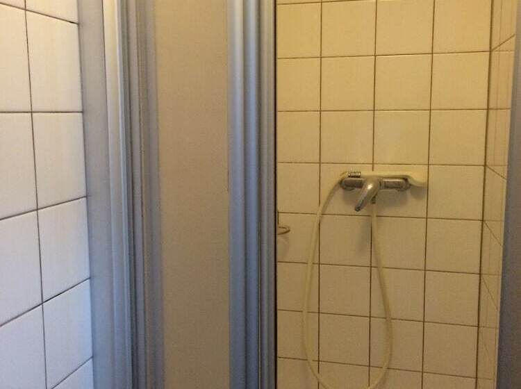 패밀리 룸 공용 욕실, Gruppenhaus Rosy   Hostel