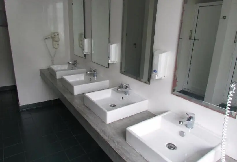 Standard-huone Jaettu Kylpyhuone, Azores Youth Hostels Pico