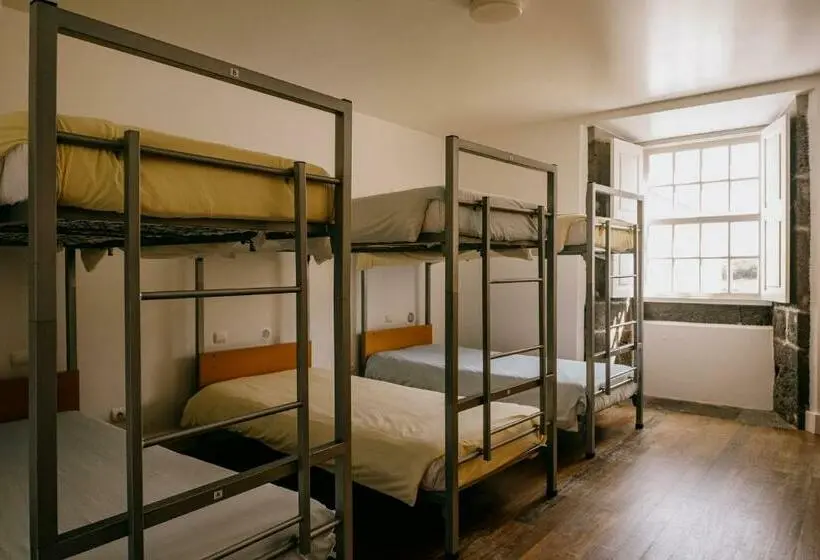 Vuode Makuusalissa, Azores Youth Hostels Pico