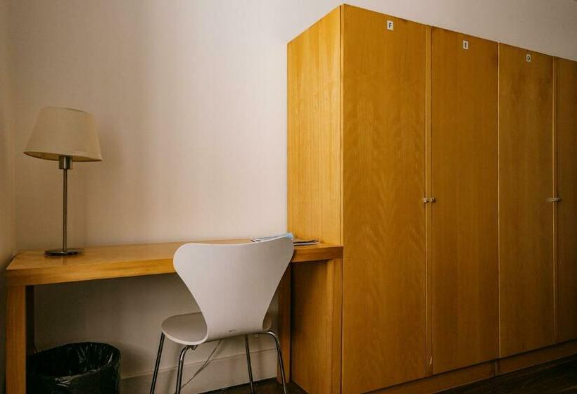 سرير فى غرفة مشتركه, Azores Youth Hostels   Pico