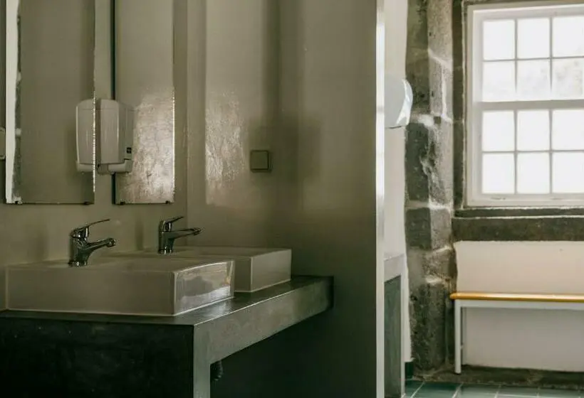 Vuode Makuusalissa, Azores Youth Hostels Pico