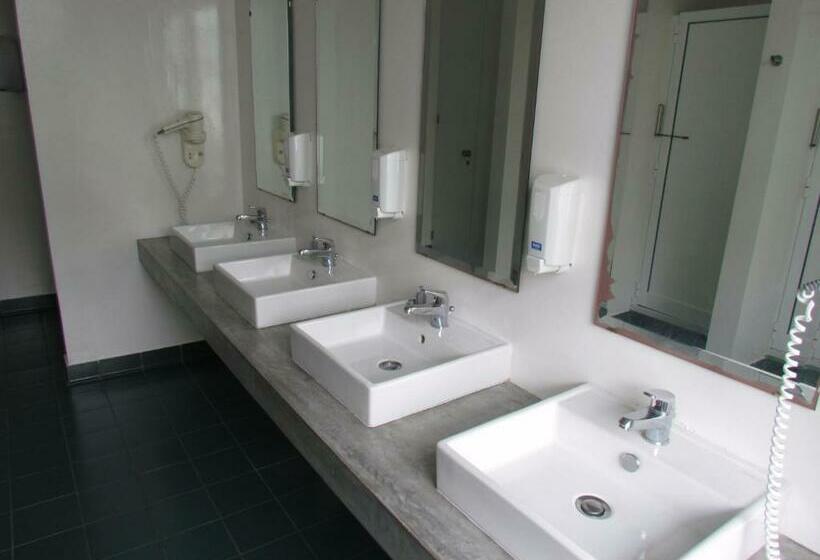 سرير فى غرفة مشتركه, Azores Youth Hostels   Pico