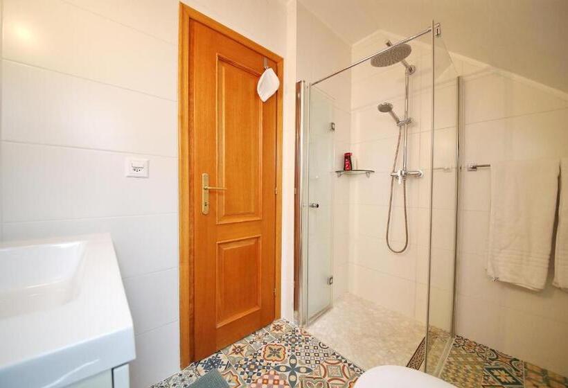 Standard studio with lake view, Corseaux Beach